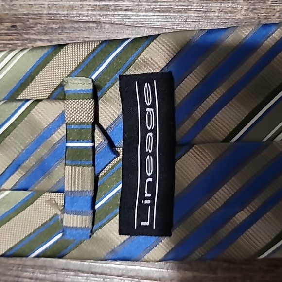 Gently Loved men's 100% silk tie by LINEAGE great balance of Blues and greens - Picture 6 of 9